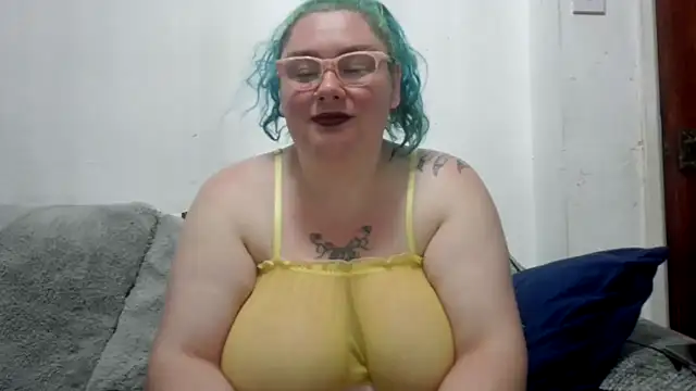 Bustycurves online show from 17, 7, 2026