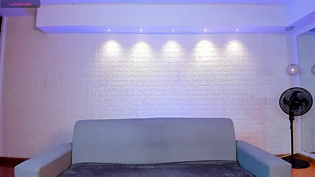 Snapshot of violet_scott chatting on 4, 3, 2025 violet scott online show from 4, 3, 2025
