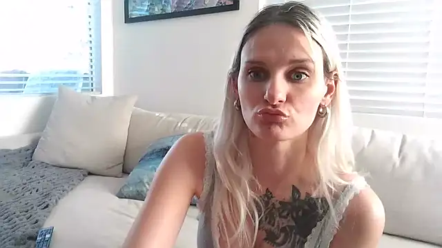 Snapshot of BonnieBazz chatting on 2, 12, 2024 BonnieBazz online show from 2, 12, 2024