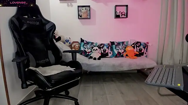 Biancastrongg online show from 9, 4, 2026