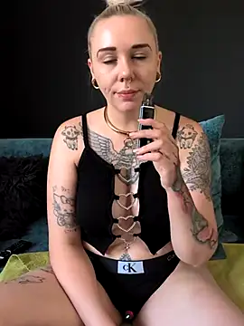 Snapshot of nora_the_strange chatting on 26, 6, 2026 nora the strange online show from 26, 6, 2026