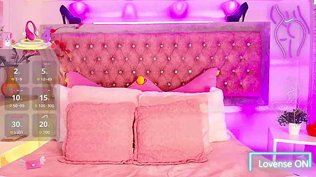 Snapshot of Tayzon_Foxxx chatting on 10, 11, 2025 Tayzon Foxxx online show from 10, 11, 2025