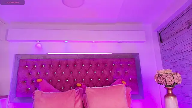 Snapshot of Tayzon_Foxxx chatting on 14, 12, 2025 Tayzon Foxxx online show from 14, 12, 2025