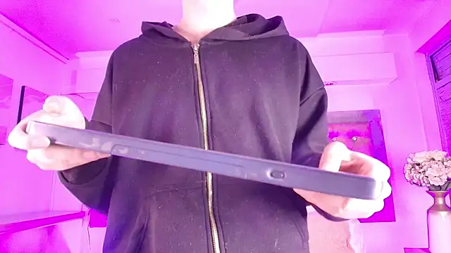 Snapshot of Tayzon_Foxxx chatting on 17, 12, 2025 Tayzon Foxxx online show from 17, 12, 2025