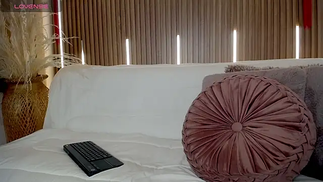 Tayzon Foxxx online show from 17, 4, 2026