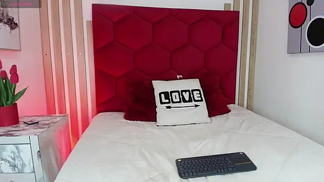 Tayzon Foxxx online show from 4, 7, 2026