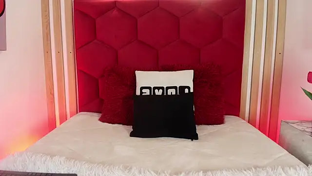Tayzon Foxxx online show from 6, 7, 2026