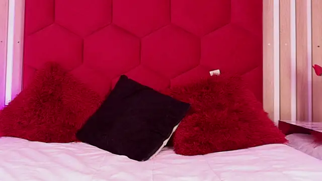Tayzon Foxxx online show from 17, 7, 2026