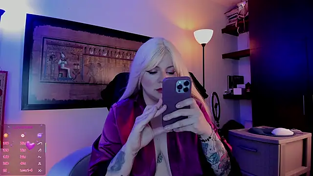 Snapshot of Irinaa_Scarlett chatting on 4, 6, 2026 Irinaa Scarlett online show from 4, 6, 2026
