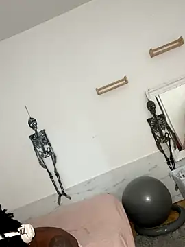 Goddess Nafeesha online show from 14, 12, 2025