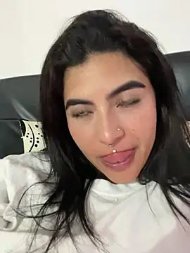 Snapshot of _luna_torres chatting on 13, 3, 2025 luna torres online show from 13, 3, 2025