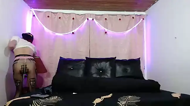 Red Hinata  online show from 28, 1, 2025