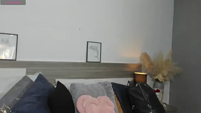 SaraaJhonsonn online show from 18, 4, 2026