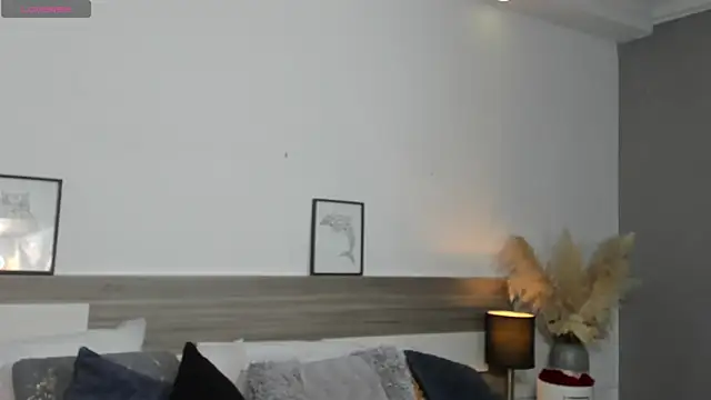 SaraaJhonsonn online show from 21, 4, 2026