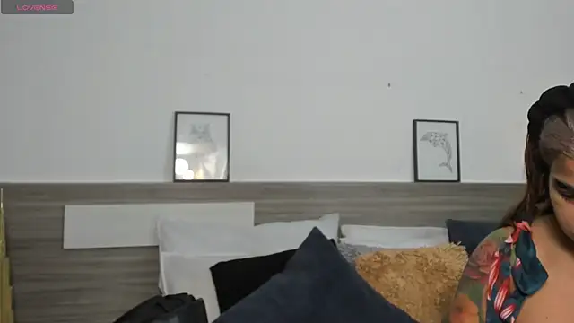 SaraaJhonsonn online show from 26, 4, 2026