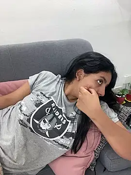 cloe small online show from 25, 1, 2025