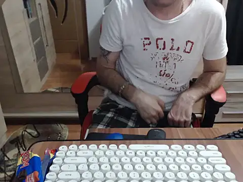 uncutguy01 online show from 28, 10, 2025