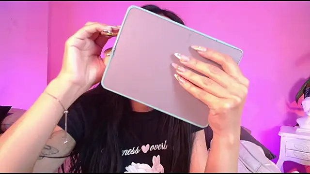 Nicolette ks  online show from 4, 1, 2025