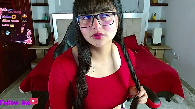 scarlleth  online show from 17, 3, 2025