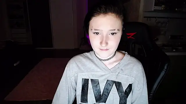 Kira Bakker online show from 26, 2, 2025