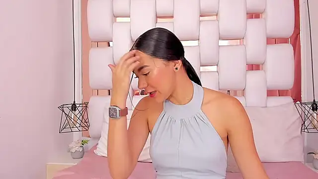 Snapshot of EmmyCruzZ chatting on 23, 10, 2025 EmmyCruzZ online show from 23, 10, 2025