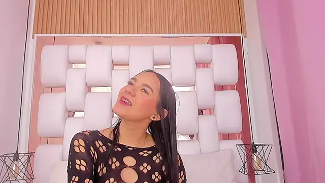 Snapshot of EmmyCruzZ chatting on 13, 11, 2025 EmmyCruzZ online show from 13, 11, 2025