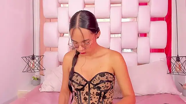 Snapshot of EmmyCruzZ chatting on 28, 11, 2025 EmmyCruzZ online show from 28, 11, 2025