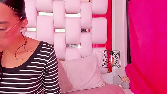 Snapshot of EmmyCruzZ chatting on 29, 11, 2025 EmmyCruzZ online show from 29, 11, 2025