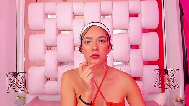 Snapshot of EmmyCruzZ chatting on 13, 12, 2025 EmmyCruzZ online show from 13, 12, 2025