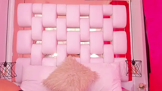 Snapshot of EmmyCruzZ chatting on 14, 12, 2025 EmmyCruzZ online show from 14, 12, 2025