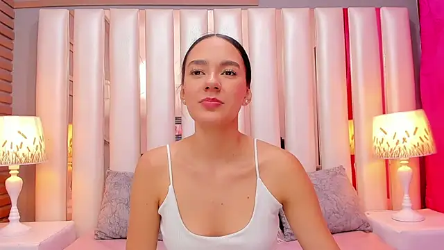 Snapshot of EmmyCruzZ chatting on 13, 2, 2026 EmmyCruzZ online show from 13, 2, 2026