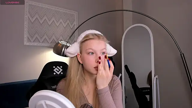 Snapshot of Sarra_Cooper chatting on 10, 12, 2024 Sarra Cooper online show from 10, 12, 2024