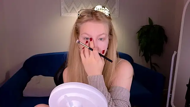 Snapshot of Sarra_Cooper chatting on 12, 12, 2024 Sarra Cooper online show from 12, 12, 2024