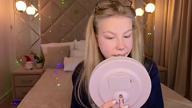 Snapshot of Sarra_Cooper chatting on 27, 12, 2024 Sarra Cooper online show from 27, 12, 2024