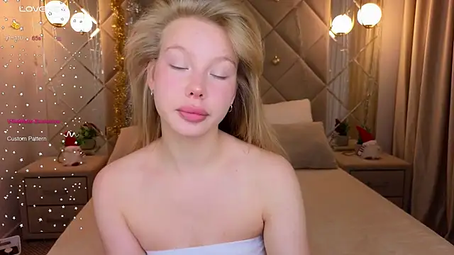 Snapshot of Sarra_Cooper chatting on 8, 1, 2025 Sarra Cooper online show from 8, 1, 2025