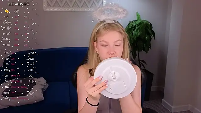 Snapshot of Sarra_Cooper chatting on 22, 1, 2025 Sarra Cooper online show from 22, 1, 2025