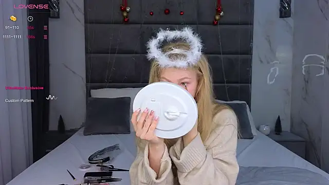 Snapshot of Sarra_Cooper chatting on 28, 1, 2025 Sarra Cooper online show from 28, 1, 2025