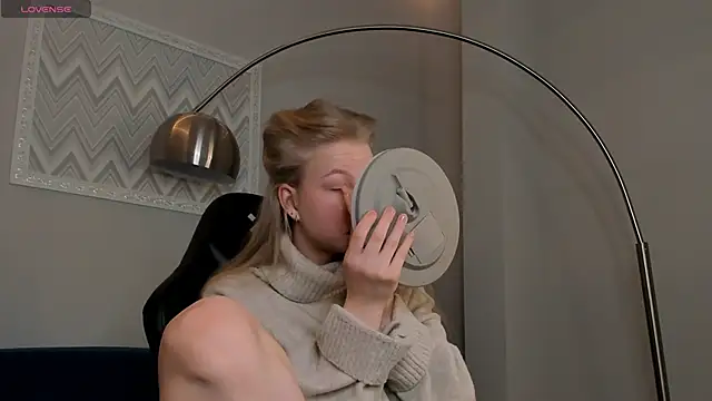 Snapshot of Sarra_Cooper chatting on 28, 2, 2025 Sarra Cooper online show from 28, 2, 2025