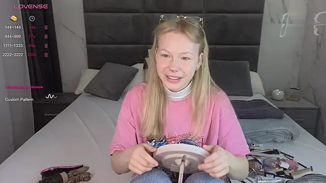 Snapshot of Sarra_Cooper chatting on 15, 3, 2025 Sarra Cooper online show from 15, 3, 2025