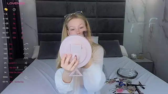 Snapshot of Sarra_Cooper chatting on 17, 3, 2025 Sarra Cooper online show from 17, 3, 2025