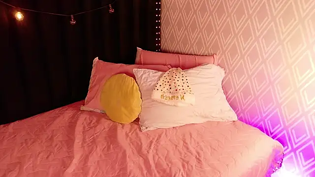 littleebluee online show from 5, 12, 2025