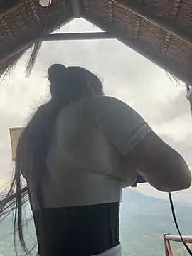 Pretty Isadora online show from 23, 2, 2026