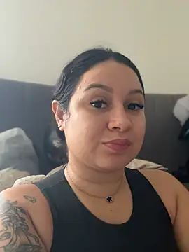 Pretty Isadora online show from 31, 5, 2026
