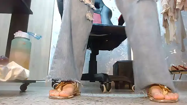 Samantabrown  online show from 19, 12, 2025