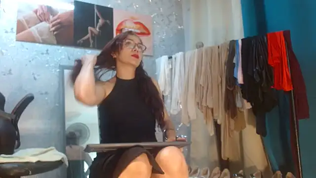 Samantabrown  online show from 25, 6, 2026
