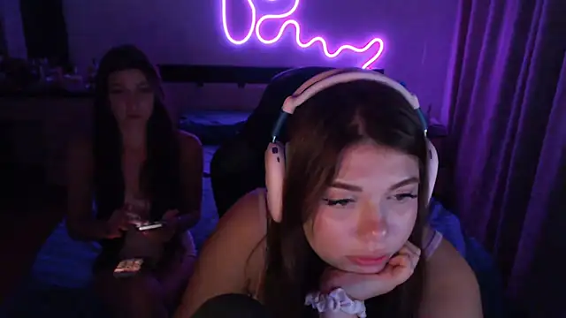 Snapshot of helengilmor chatting on 8, 9, 2025 helengilmor online show from 8, 9, 2025