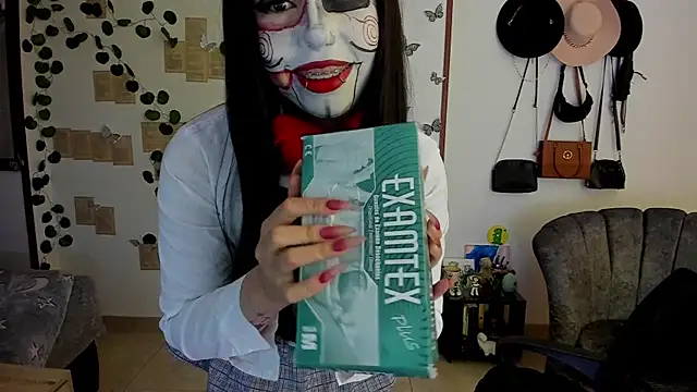 Snapshot of Fiore_Sanz_ chatting on 18, 10, 2025 Fiore Sanz online show from 18, 10, 2025