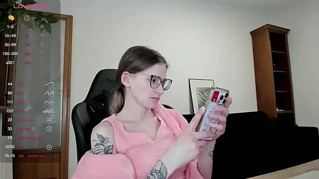 Sexy Sweets online show from 2, 1, 2025