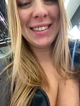 Snapshot of Sweet___Emily chatting on 21, 1, 2025 Sweet   Emily online show from 21, 1, 2025