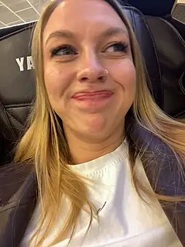 Snapshot of Sweet___Emily chatting on 17, 10, 2025 Sweet   Emily online show from 17, 10, 2025